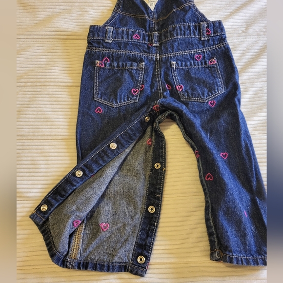Oshkosh Jean Bibs with pink hearts size 12mon - Picture 5 of 9
